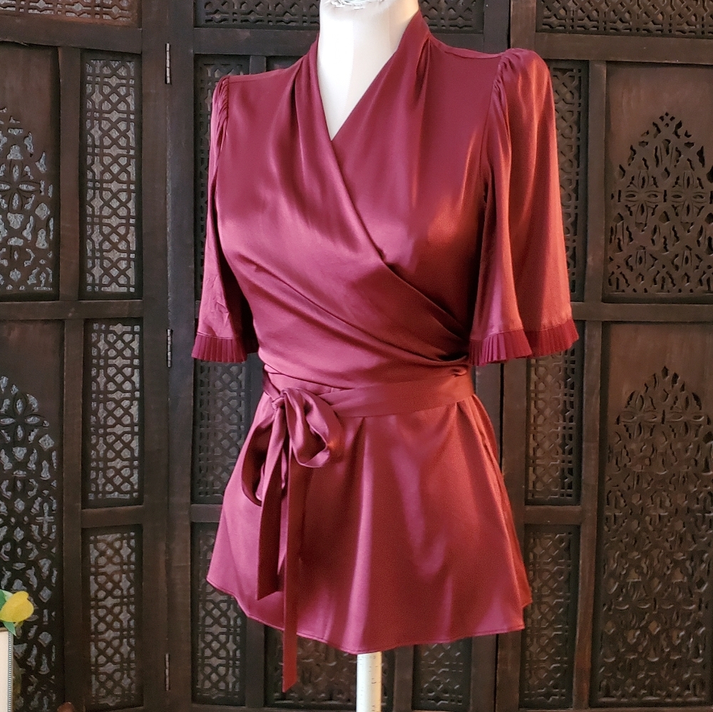 BCBG Maxazaria Silk wrap top Sz XS